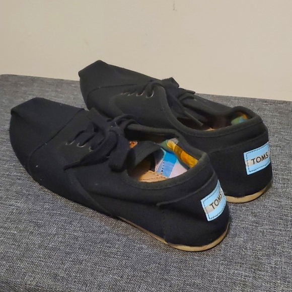 TOMS - Picture 1 of 4